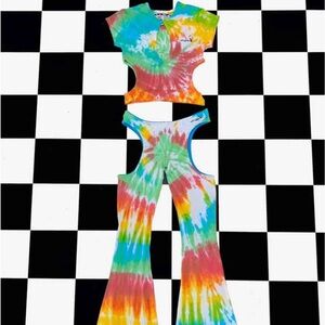Omighty tie dye cut out set in rainbow